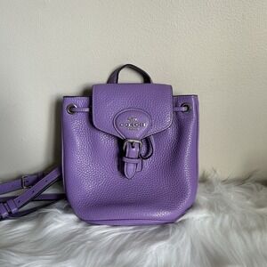 coach elle backpack purple 40715 Campus 23 Metallic Berry – Balilene Refined pebble leather Inside zip and multifunction pockets Snap closure fabric lining Handle with 3 drop Outside zip pocket Adjustable shoulder straps 11 (L) x 11 (H) x 6 1/4 (W) Style No. ELLE Voyage 20L Twill and
